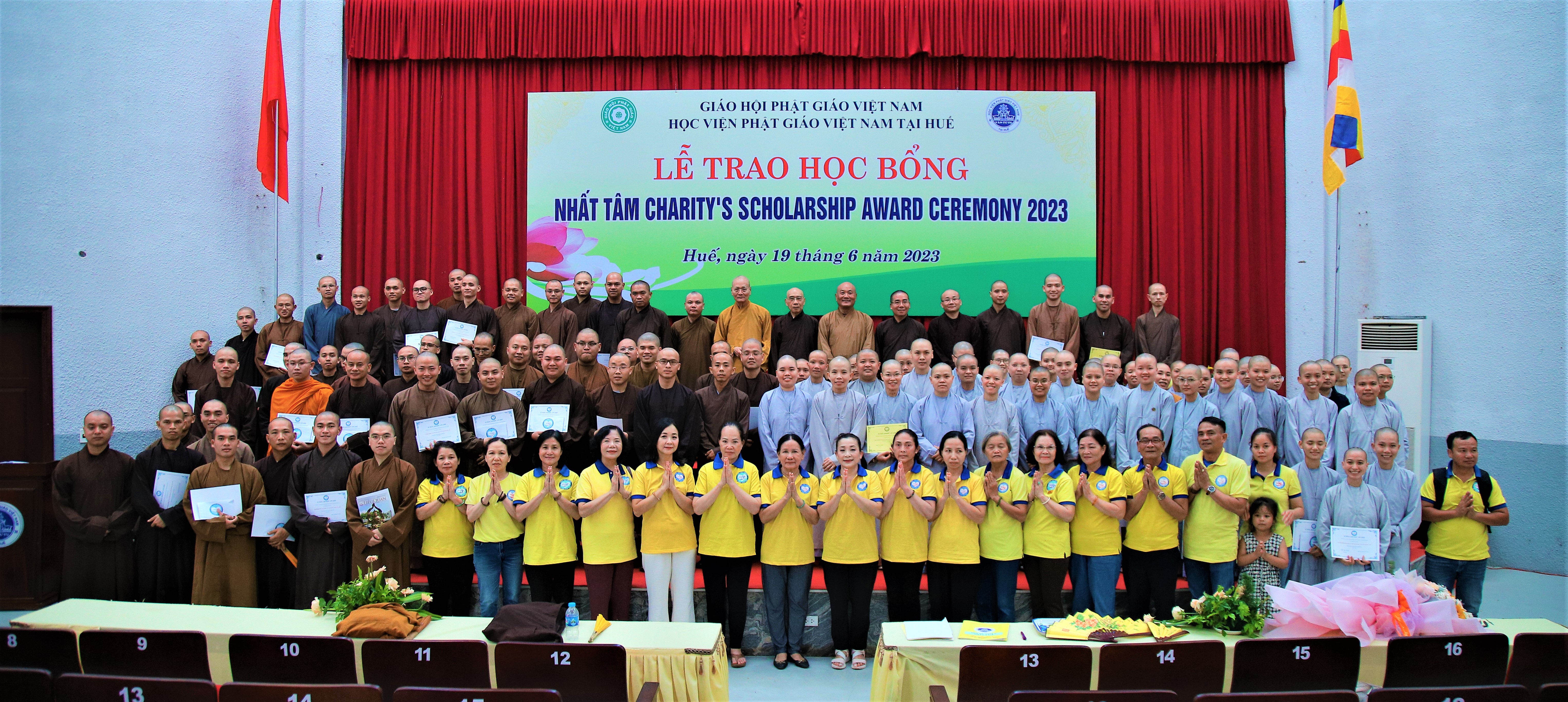 150 suất học bổng được trao đến Tăng Ni sinh Học viện PGVN tại Huế