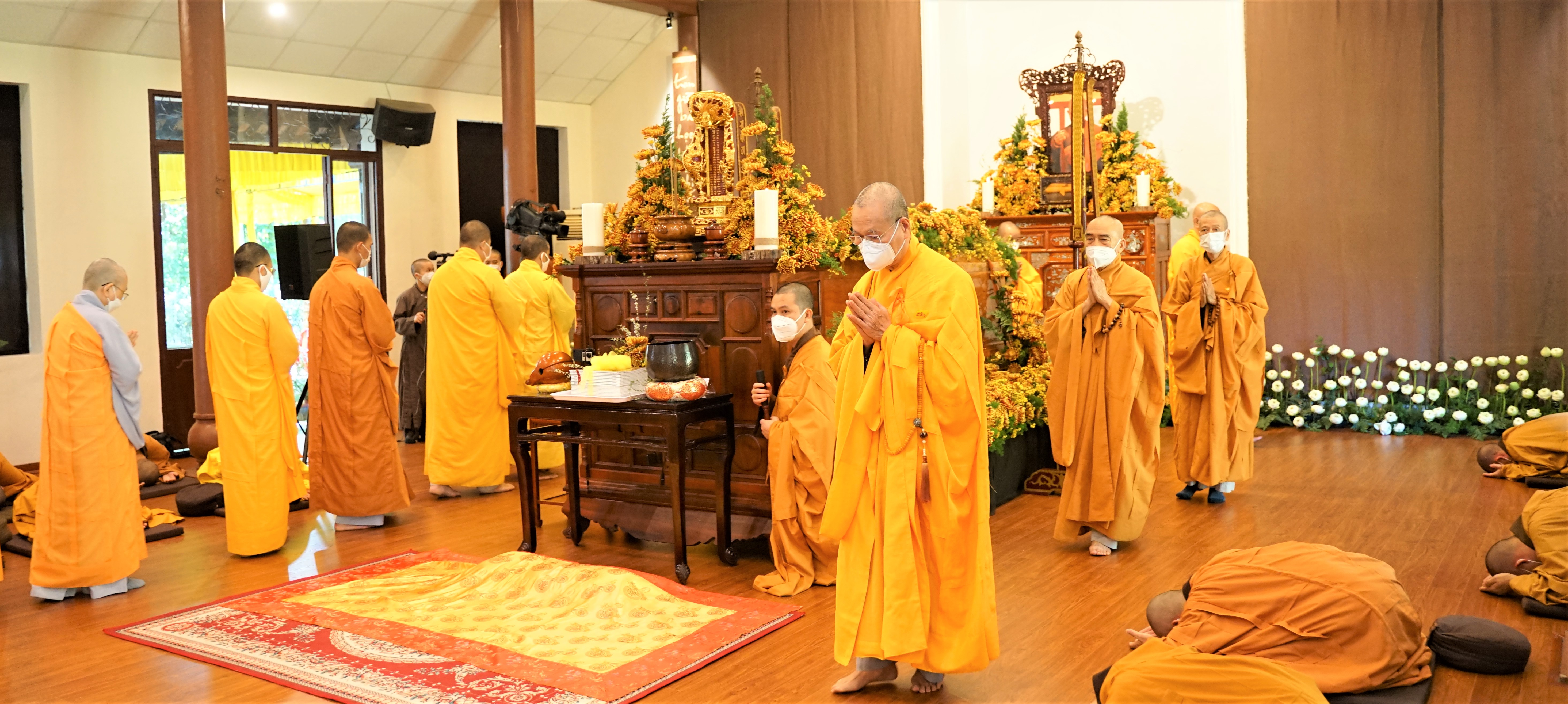 Học viện PGVN tại Huế viếng lễ tang Đức Trưởng lão Hòa thượng Thích Nhất Hạnh