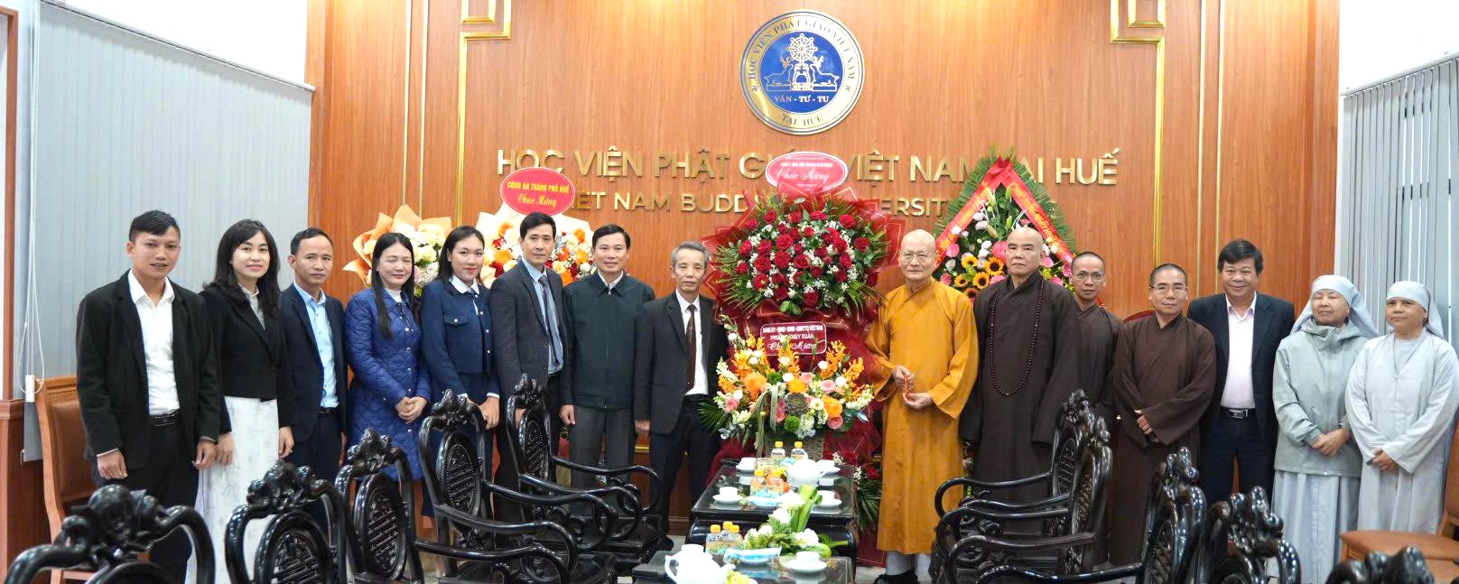 Thăm và chúc mừng Học viện Phật giáo Việt Nam tại Huế nhân ngày Nhà giáo Việt Nam 20/11